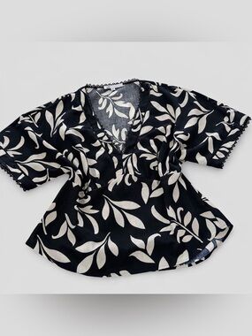 DR2 Women's Black & White Leaf Print Blouse, Short Sleeves, Sz XS